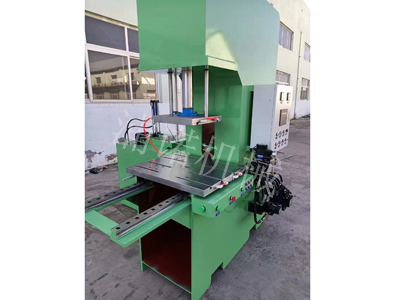 單工位C型注蠟機(jī)